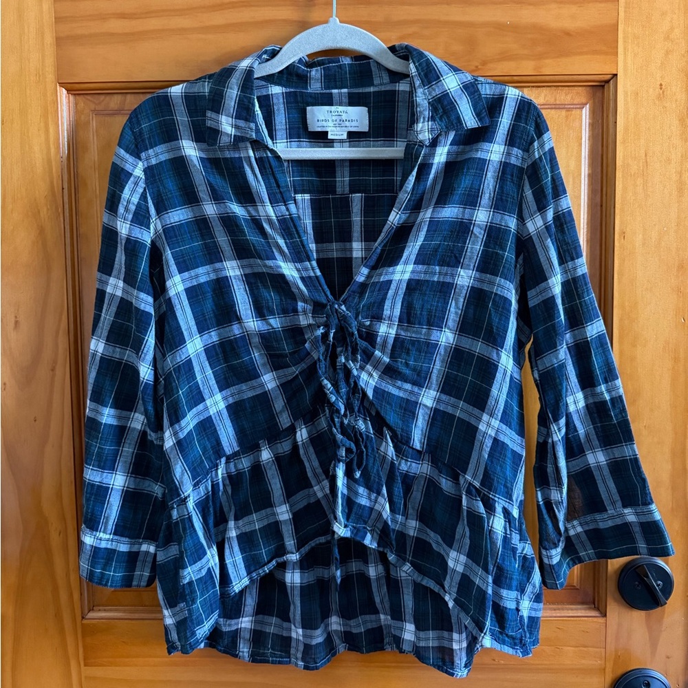 Trovata Birds of Paradis plaid v-neck tie front top women’s medium